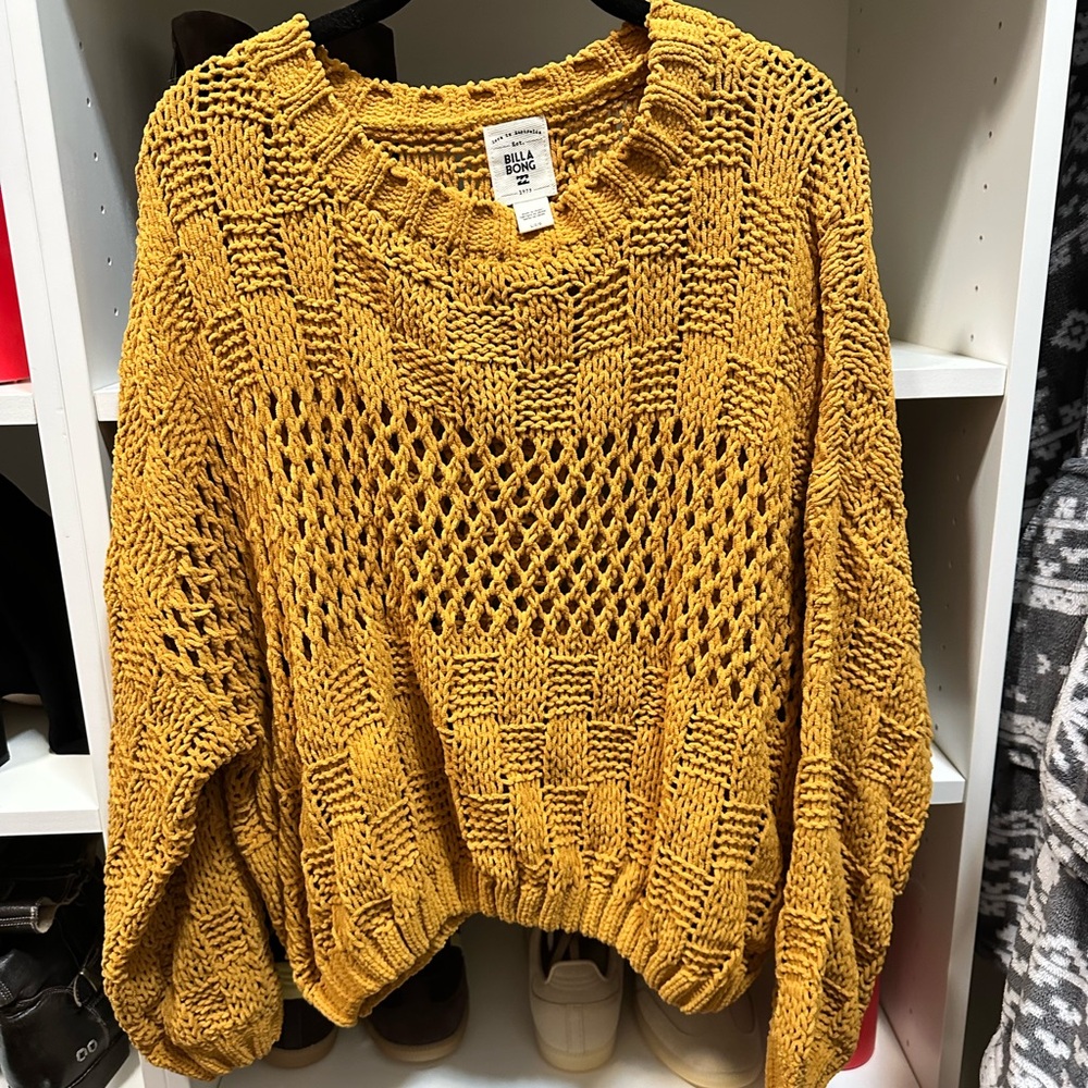 NWOT Billabong mustard-colored knit cotton sweater size L